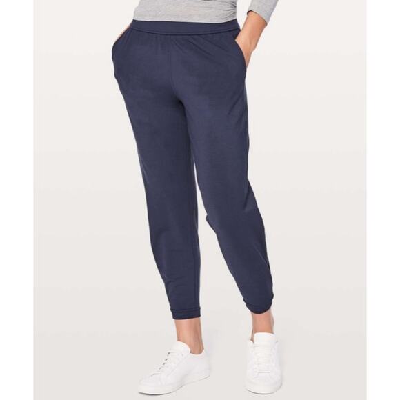 Lululemon Twisted & Tucked Pant Midnight Navy Womens Size 6 - Picture 1 of 7